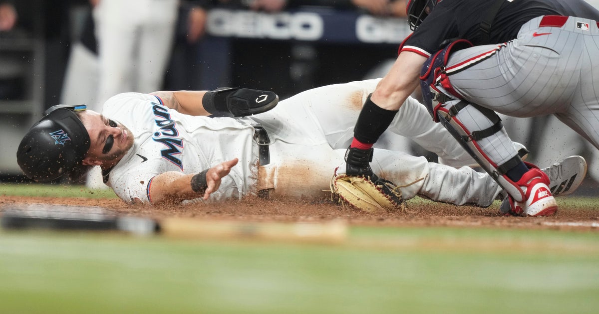Twins top Marlins 2-1