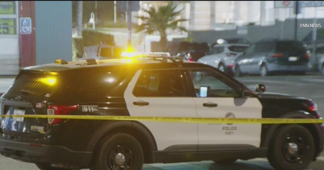 Police investigate triple stabbing in Westlake District 