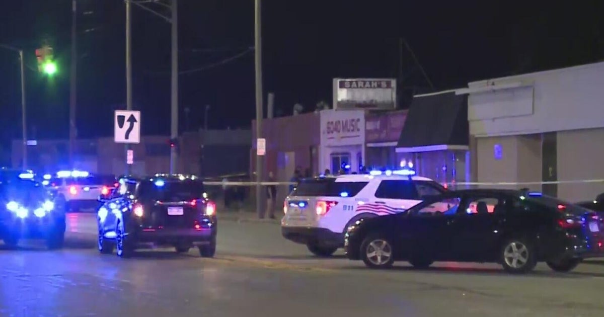 Officer injured, suspect dead in shooting on Detroit's east side 