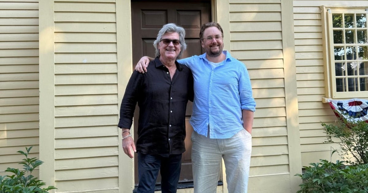 Actor Kurt Russell visits home of his ancestor in Arlington 