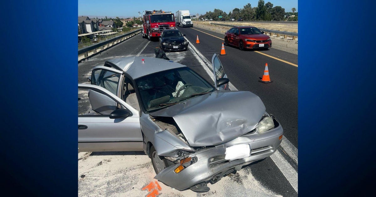 Multiple injured in Manteca crash involving 5 vehicles 