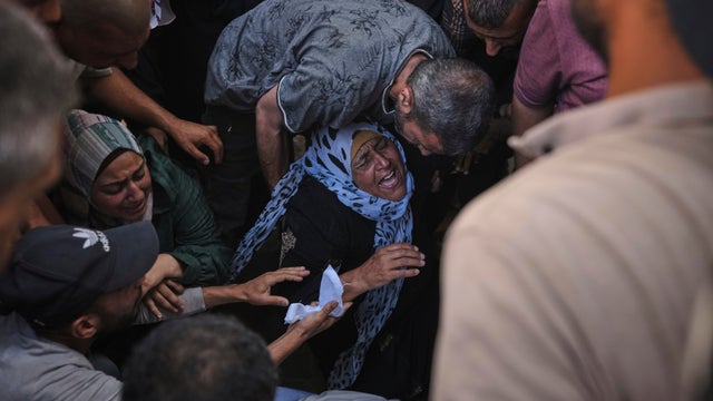                        2 American aid workers injured at food distribution site in Gaza                   