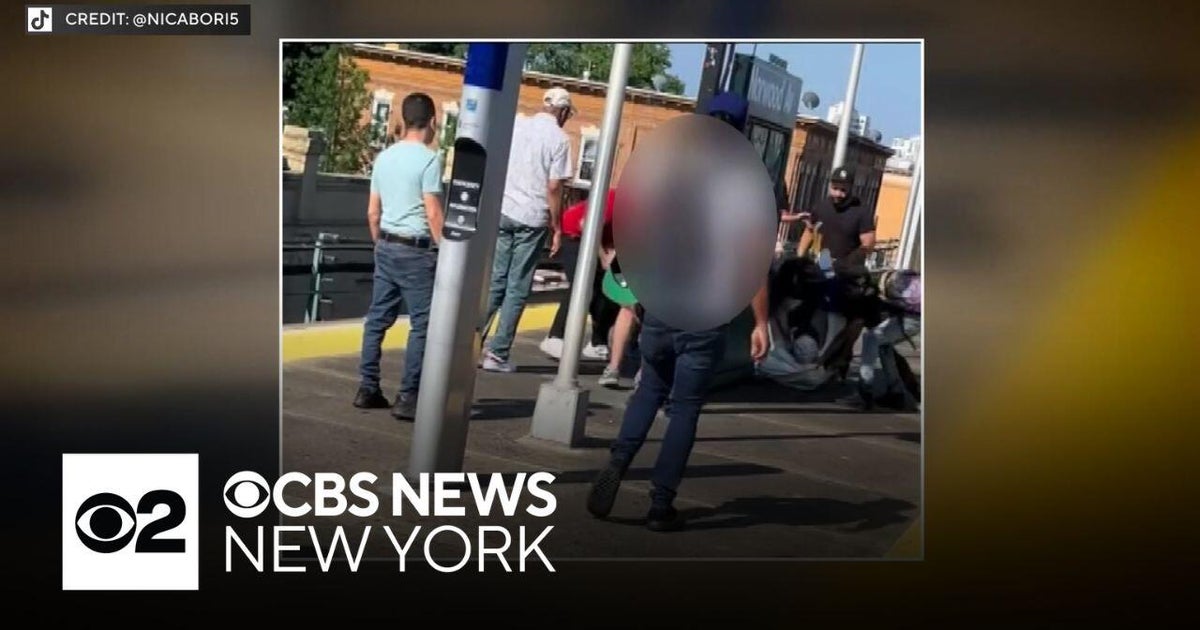 Brooklyn subway platform assault caught on video - CBS New York