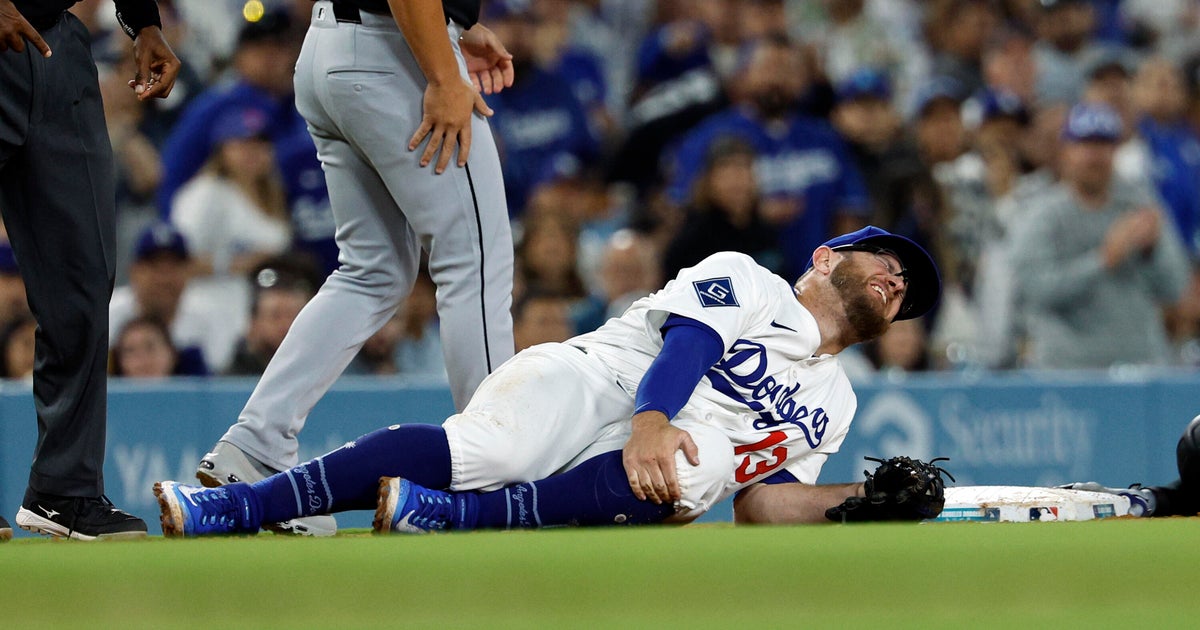 Dodgers' Muncy on injured list with knee bruise after collision with White Sox's Taylor 