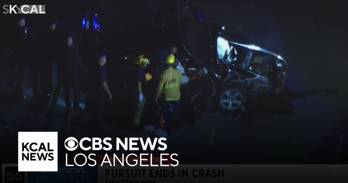 2 suspects hospitalized after LAPD pursuit ends in crash in Exposition ...