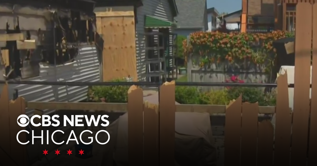Fireworks blamed for fire that destroyed garage in Chicago's Bridgeport ...