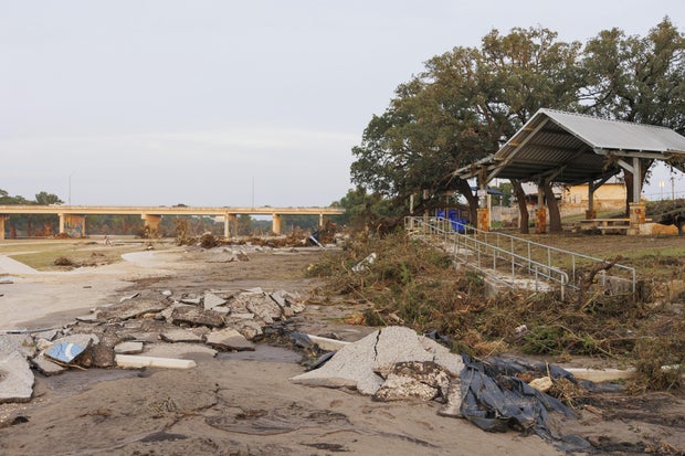 Flash floods kill 67 in US state of Texas 