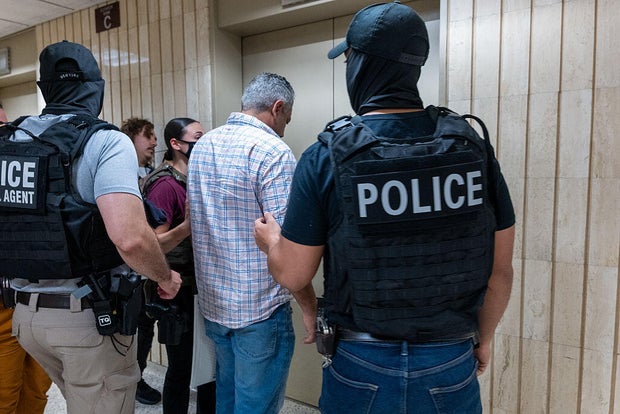 The federal agents a man as they wear the goals of the immigration of Jacob K. Javitz Federal Federal 8th, 2025, in New York City. 