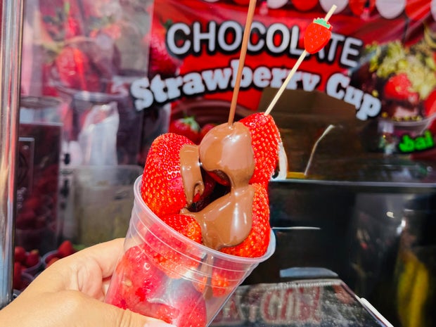 new-vendor-chocolate-strawberry-cup.jpg 