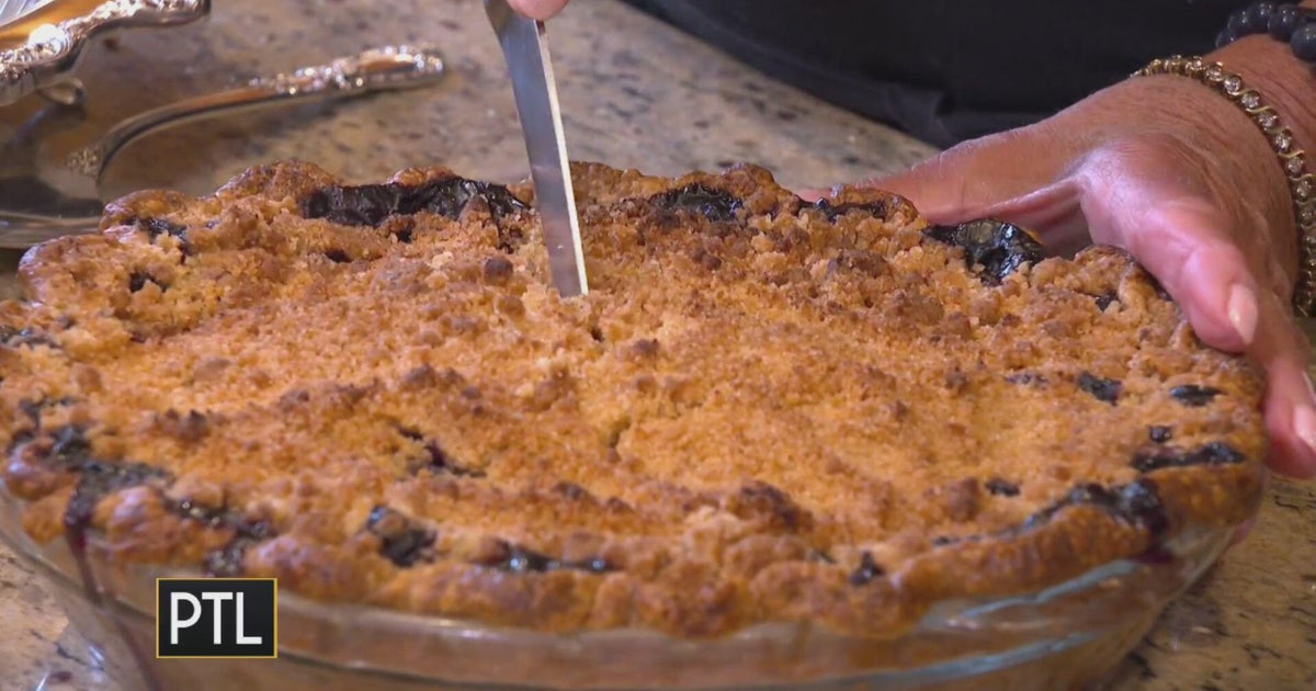 Blueberry Streusel Pie recipe | Cooking with Rania 