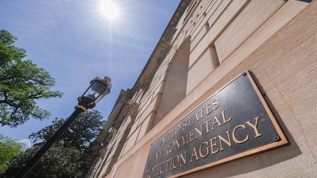                        EPA employees sweat through workplace discomfort that some worry may be more than disrepair                   