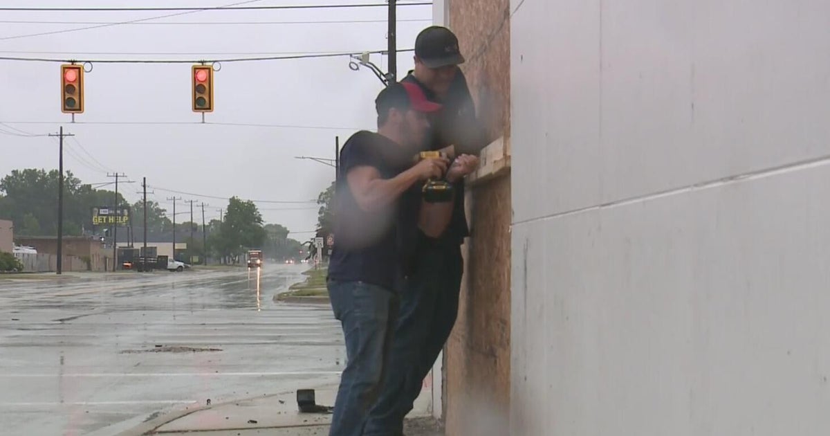 Brayz Hamburgers building struck by stolen Kia during police chase 