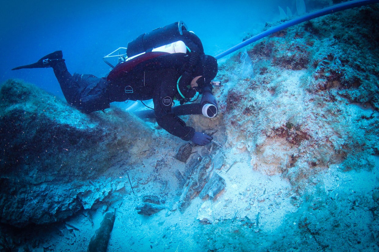 Divers exploring ancient Greek shipwreck find statue fragments ...