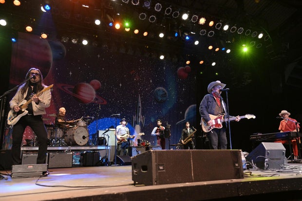 ed-spinelli-w2d3-the-mavericks.jpg 