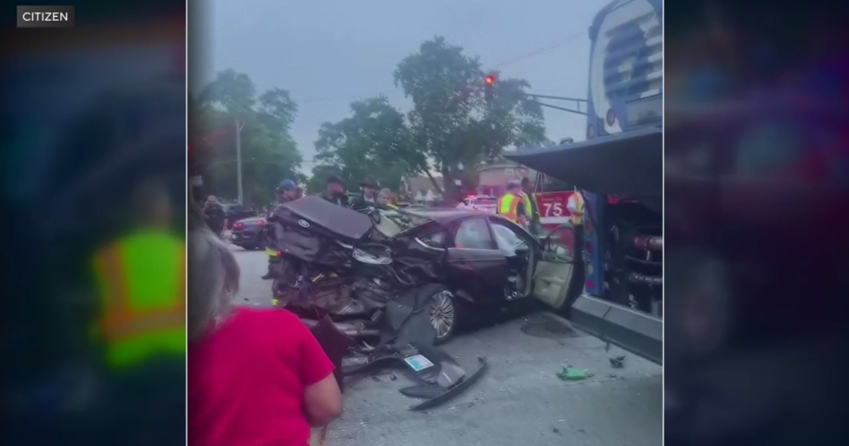 Crash involving Pace bus on Far South Side started with police pursuit in Blue Island 