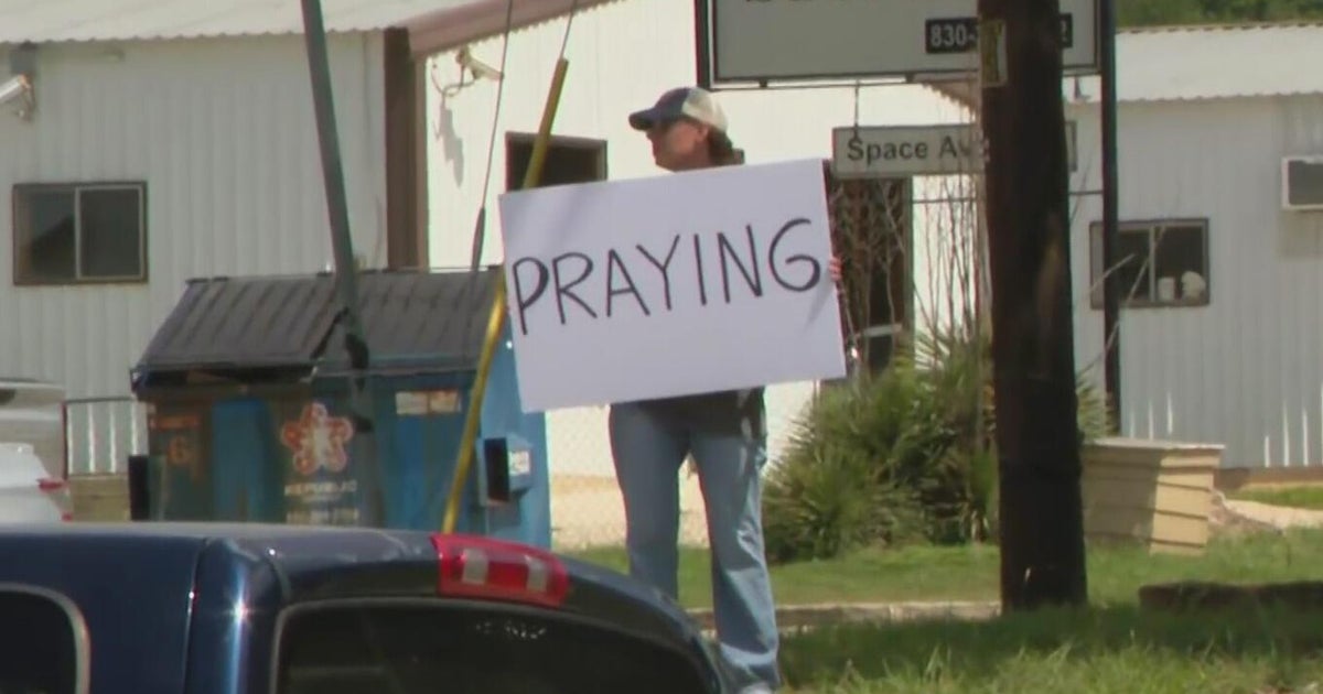 Kerr County residents lean on each other with signs of hope amid flood recovery 