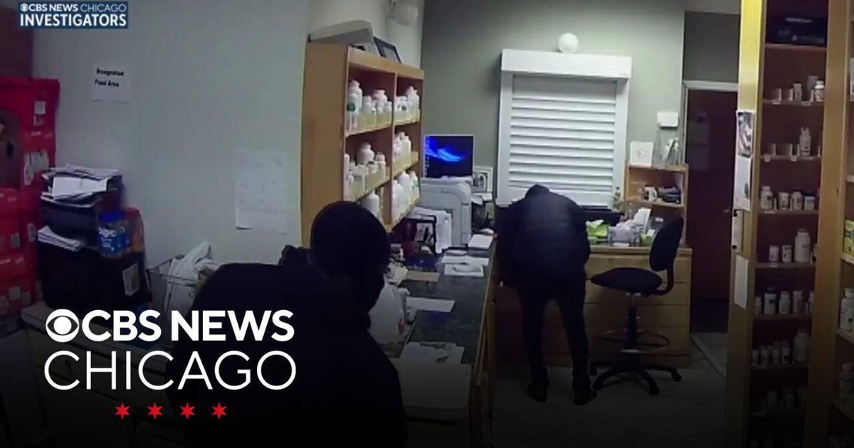 Burglars break into 3 Chicago pharmacies overnight - CBS Chicago