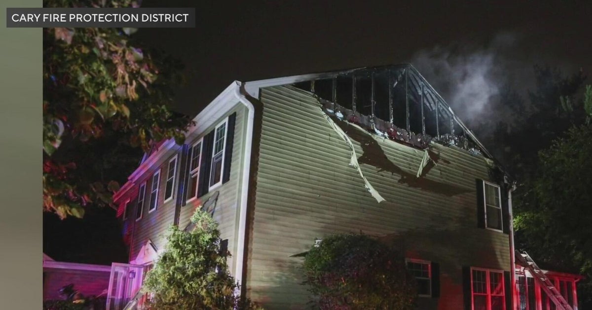 Lightning believed to have sparked house fire in Cary, Illinois 