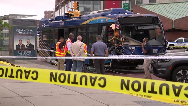 flushing-mta-bus-crash-hi-res-still.jpg 