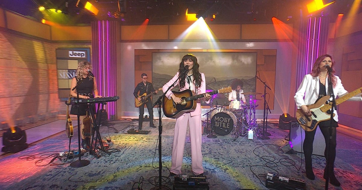 Saturday Sessions: Molly Tuttle performs "That's gonna leave a mark" - CBS News