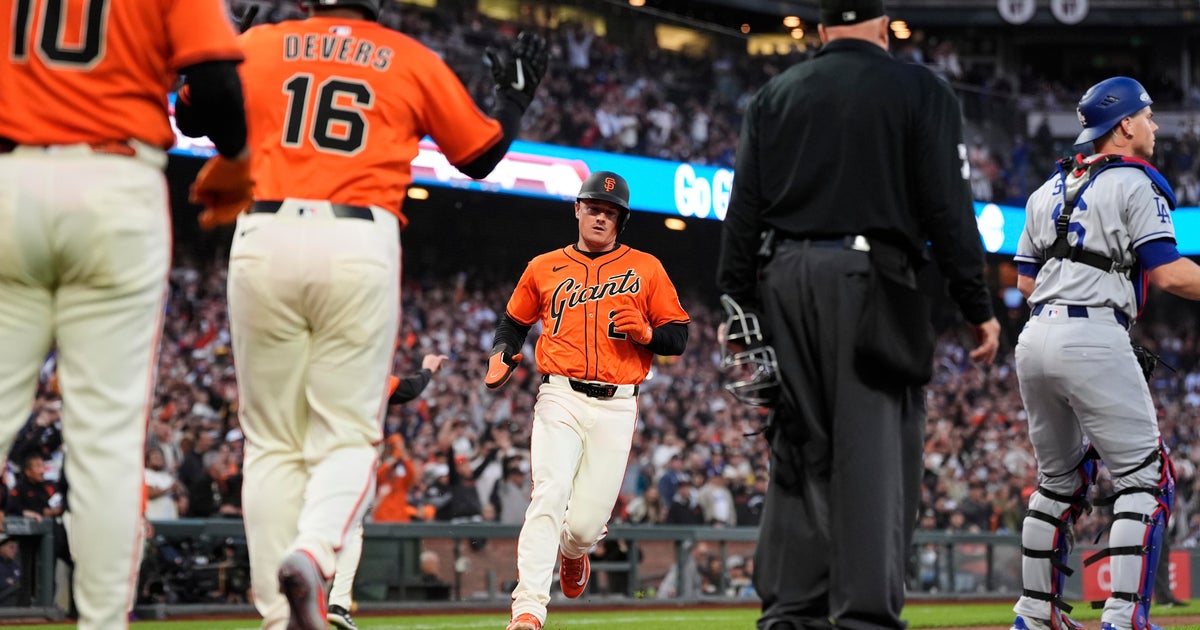 Giants send Dodgers to seventh straight loss with 8-7 win 
