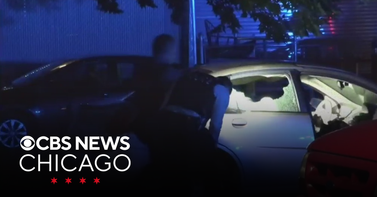 Man shot by gunman on scooter on Near North Side - CBS Chicago