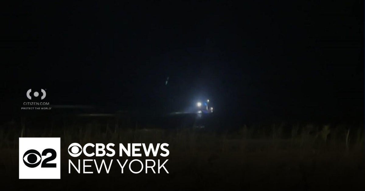 NYPD divers search for missing swimmer in Rockaway Beach - CBS New York