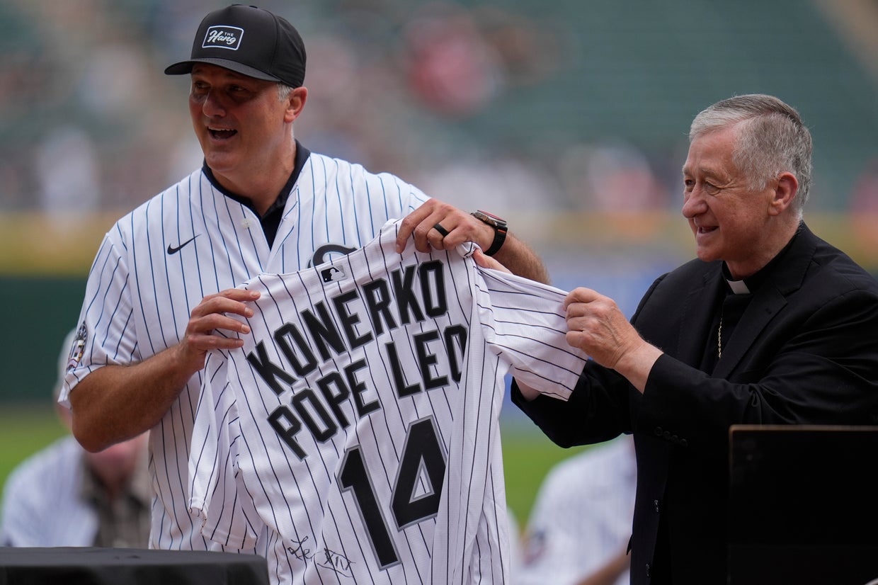 White Sox hero Paul Konerko gets jersey autographed by Pope Leo XIV as ...