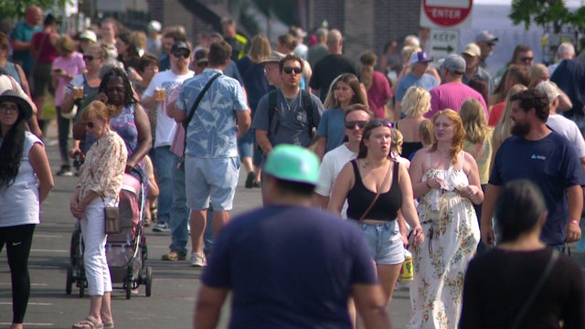 10p-pkg-social-districts-folo-wcco88r4.jpg 