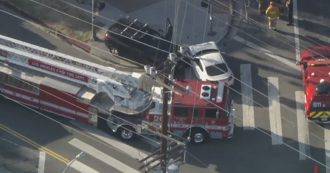 6 injured in Echo Park collision 