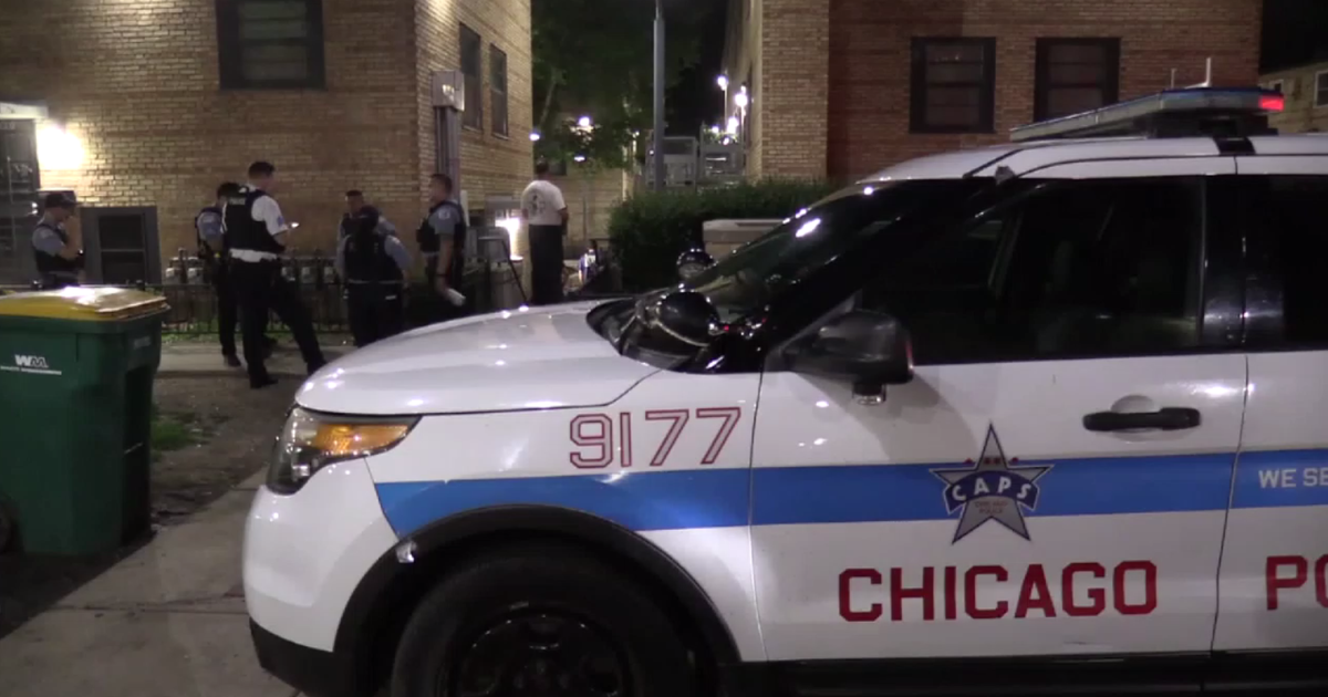 Man dead after shooting in Cabrini Rowhouses on Chicago's Near North Side 