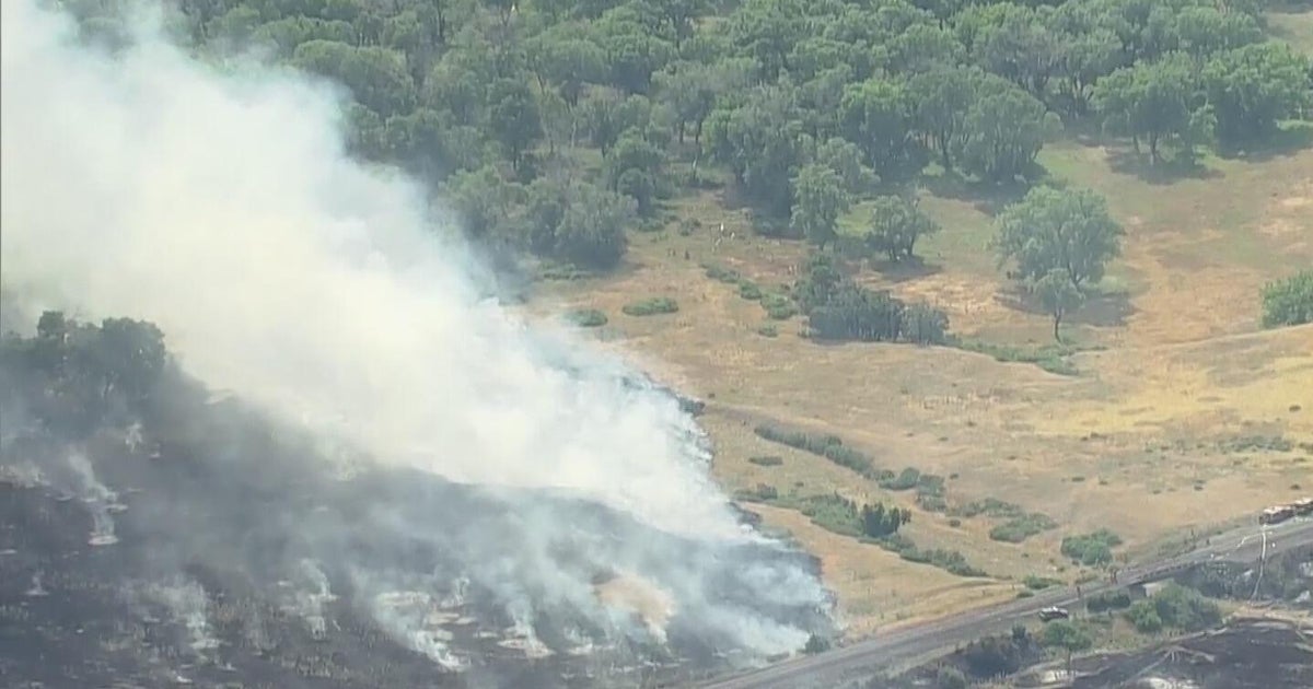 Two-alarm vegetation fire prompts code red in Louviers - CBS Colorado