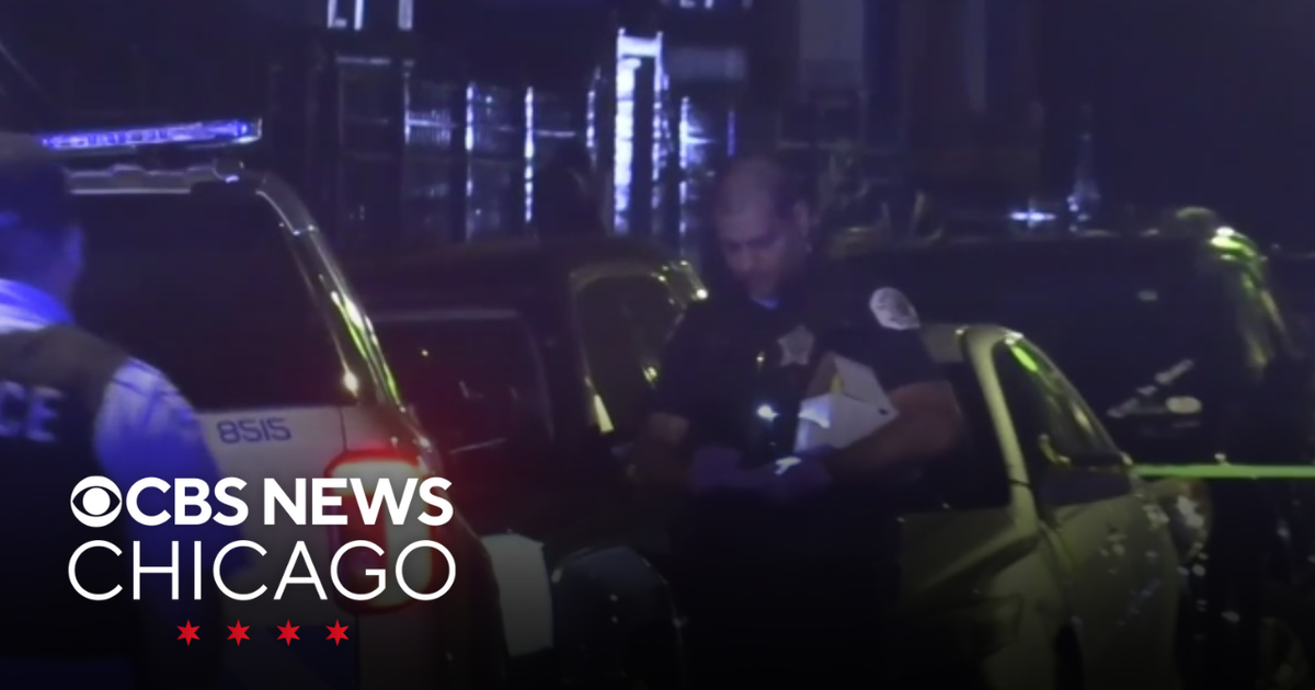2 men shot while walking in Chicago's South Shore neighborhood - CBS ...
