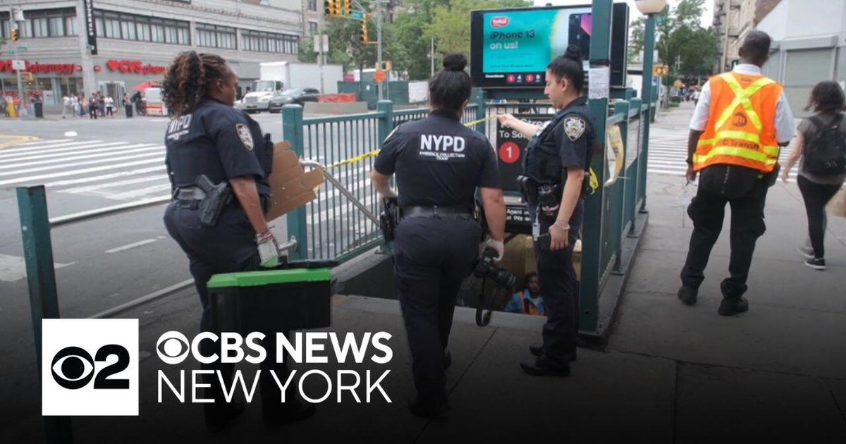 Suspect faces charges after Manhattan subway stabbing - CBS New York