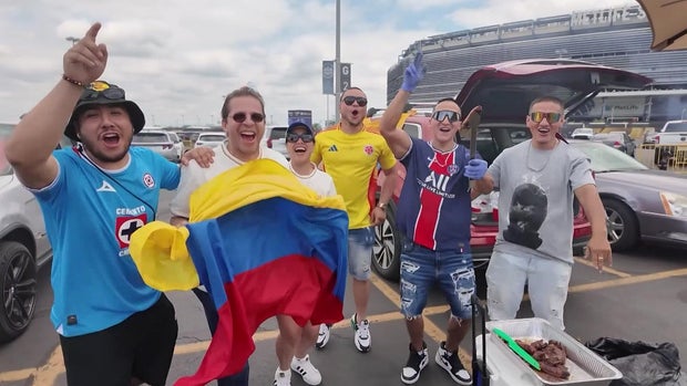 Fans tailgate outside MetLife Stadium 