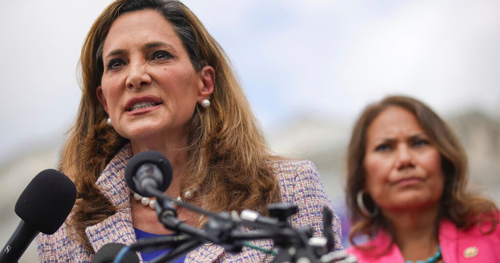 Bipartisan lawmakers reup immigration bill amid Trump deportation crackdown Bipartisan lawmakers reup immigration bill amid Trump deportation crackdown