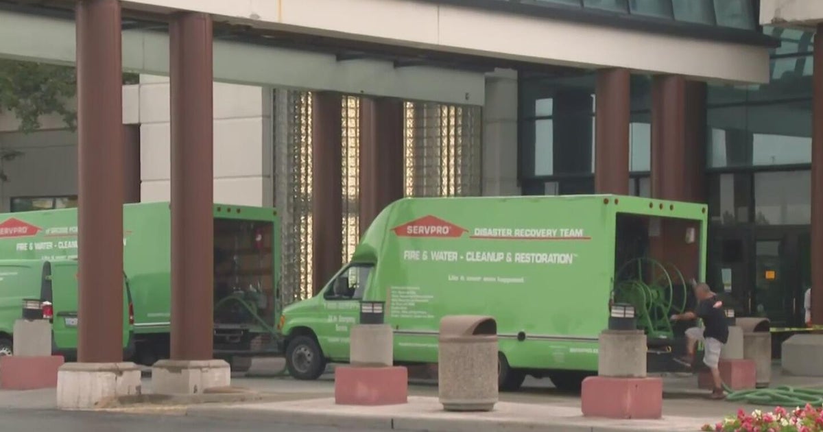 Oakland Mall issues temporary closure because of possible pipe burst 