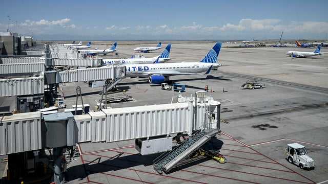 UNITED AIRLINES DENVER INTERNATIONAL AIRPORT 