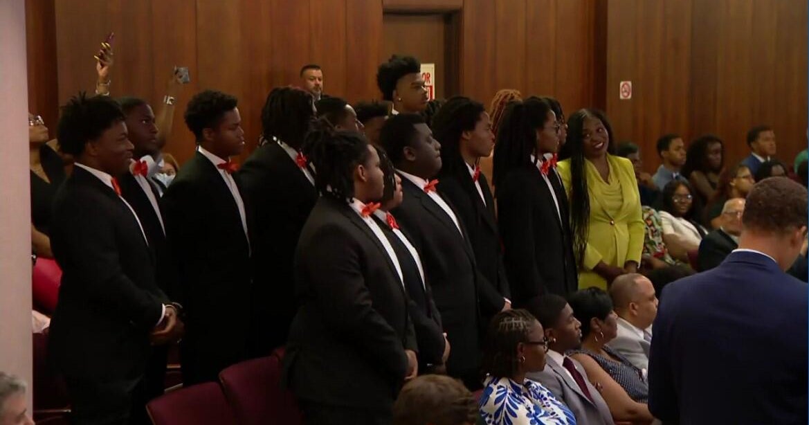 Leo High School boys' choir celebrated at Chicago City Council meeting 