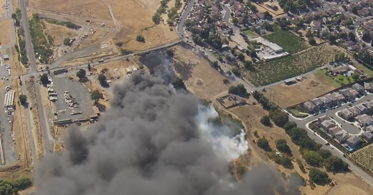 Antioch fire burns 10 acres; fire perimeter contained by crews 