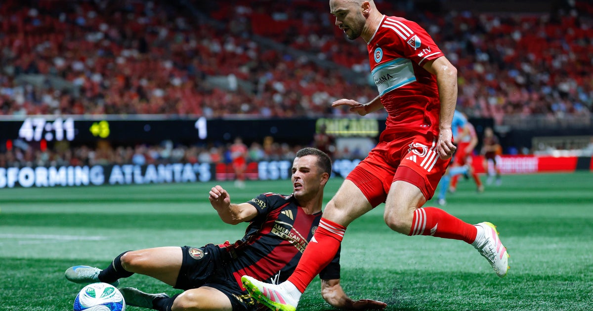 Atlanta United rallies in stoppage time to tie Chicago Fire 