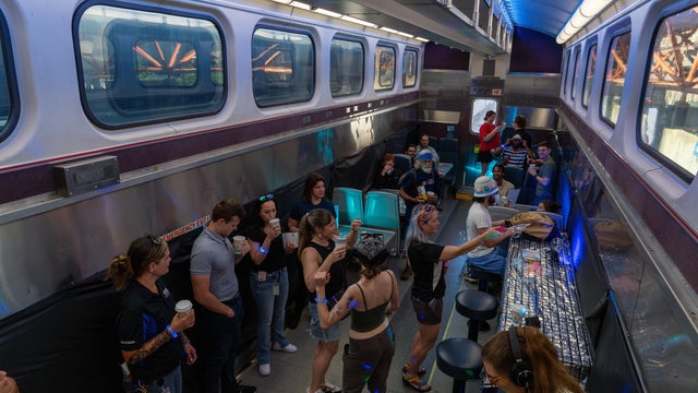 metra-cafe-car.jpg 