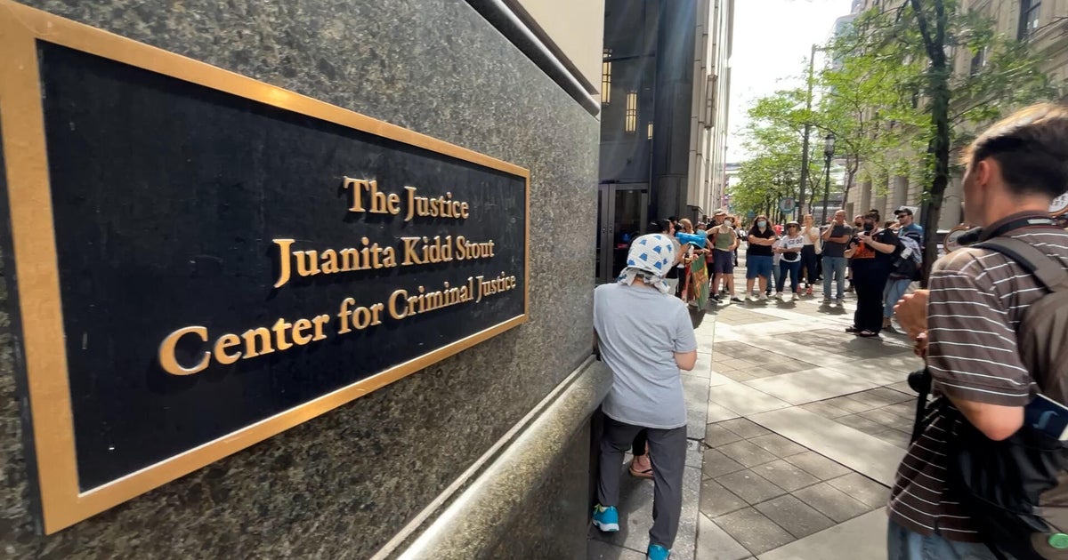 Rally held outside of Philly courthouse in response to controversial arrest by ICE 