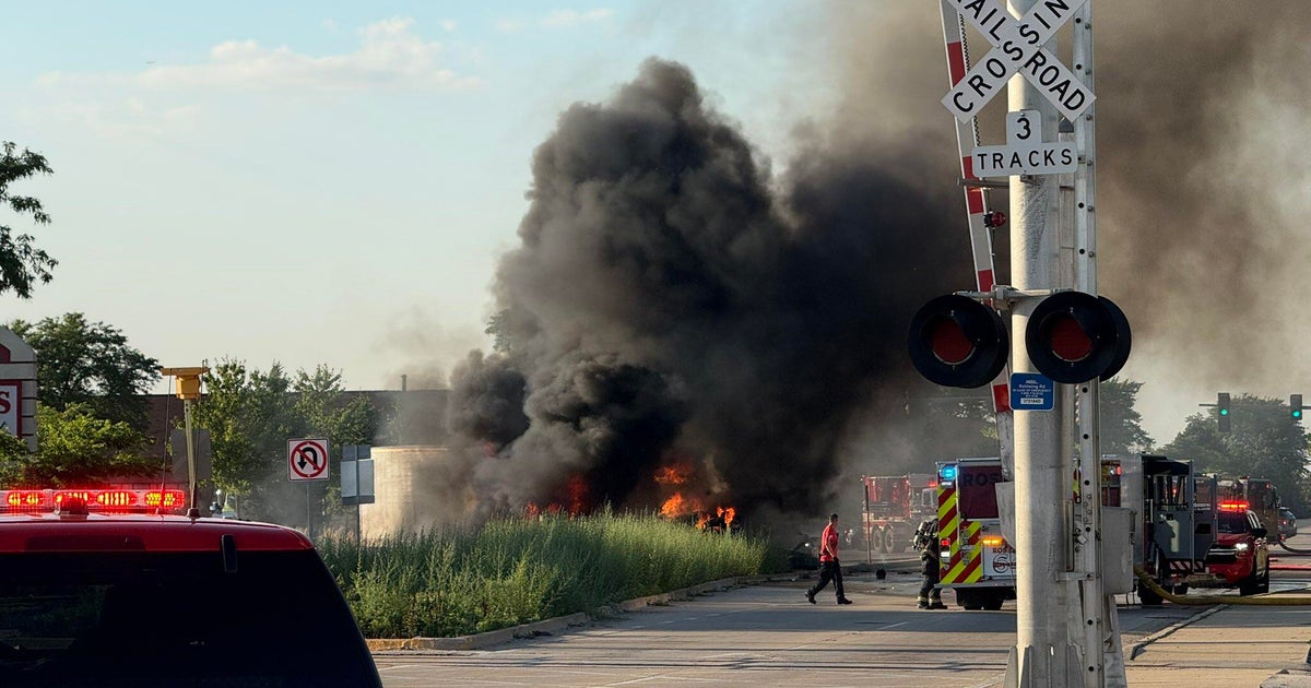 1 hurt in crash between motorcycle and semi-truck in Itasca 