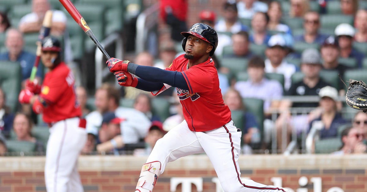 Braves defeat Yankees with Albies 3-run homer, Acuña defensive gem 