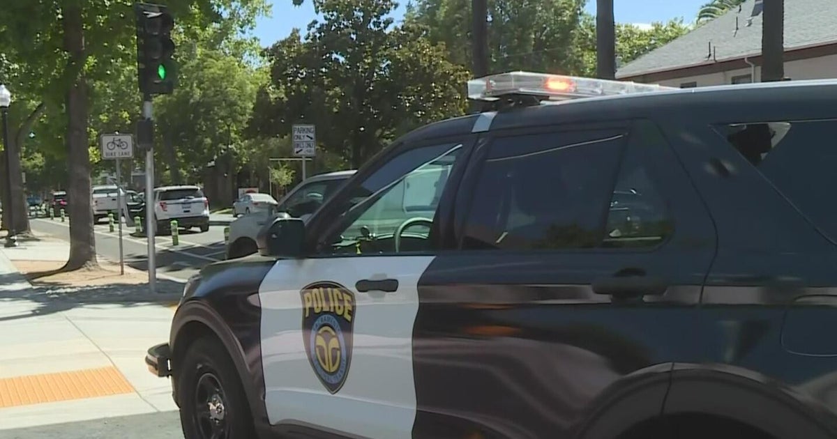 Man dies after hit by SacRT light rail train in Sacramento - CBS Sacramento