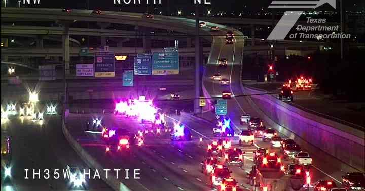 Deadly crash shuts down all NB lanes of I-35W in Downtown Fort Worth 