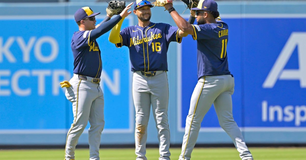 Brewers edge Dodgers 6-5 for 10th straight win, completing season sweep 
