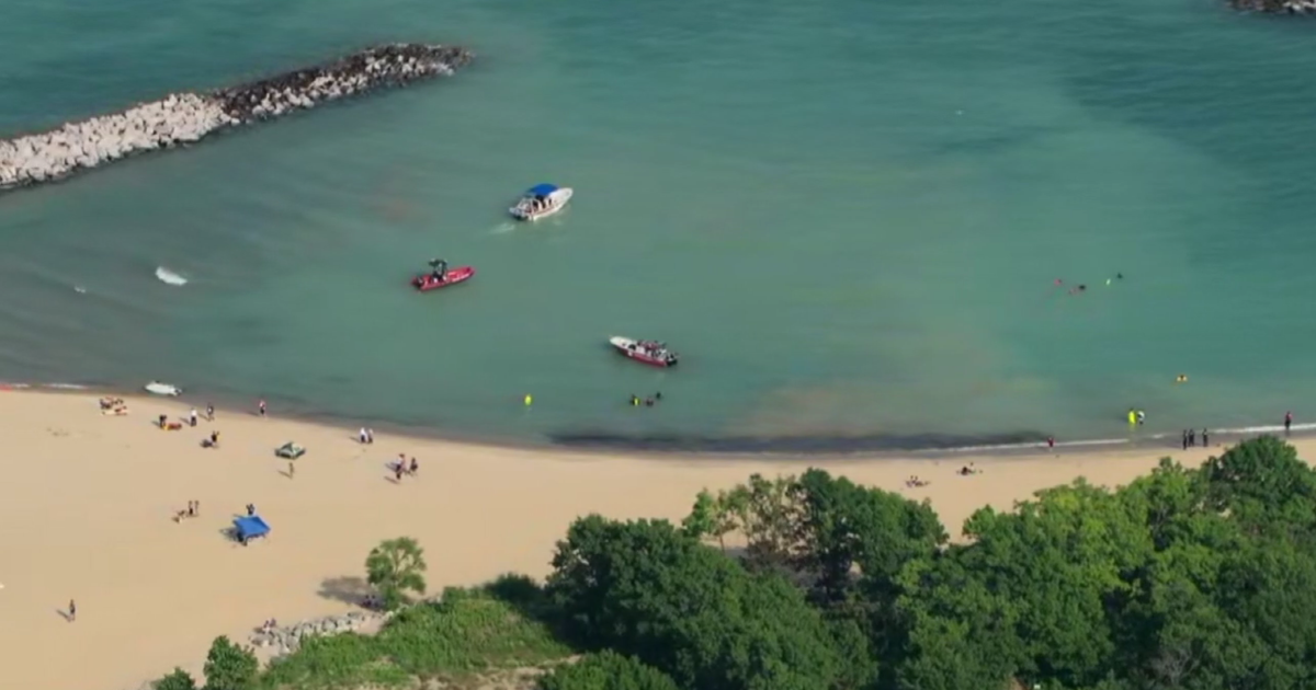 Dive teams search for teen in water near Illinois Beach State Park 