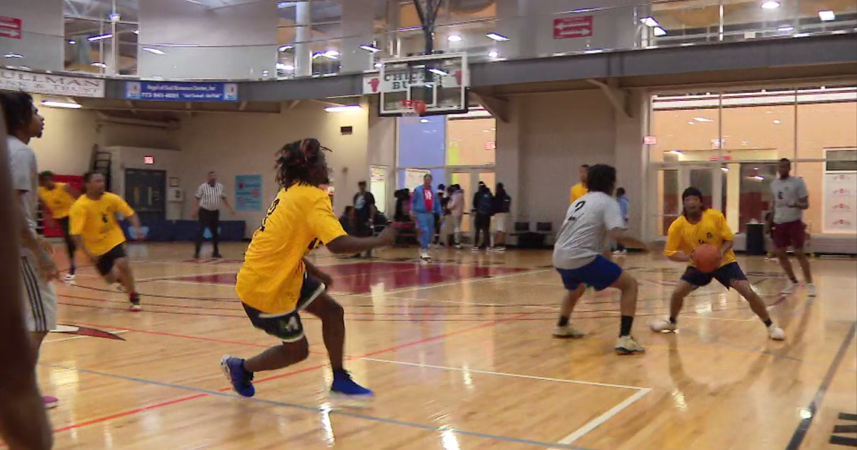 Late-night basketball brings brotherhood to young men in Chicago 
